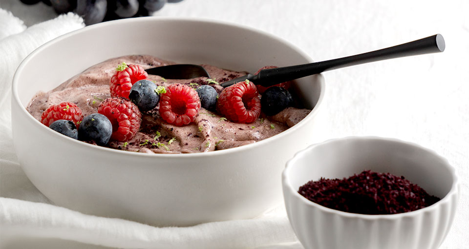 Porridge aus schwarzem Amaranth